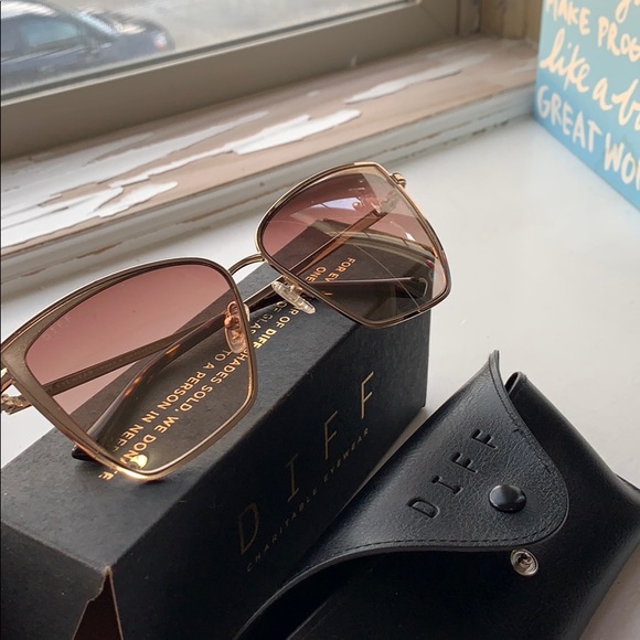 NEW DIFF Eyewear sunglasses - Picture 3 of 3